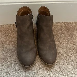 Report zipper booties